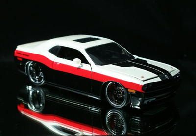 2003 Dodge Challenger SRT8 ALL STARS Diecast 124 Scale   Blk/White 