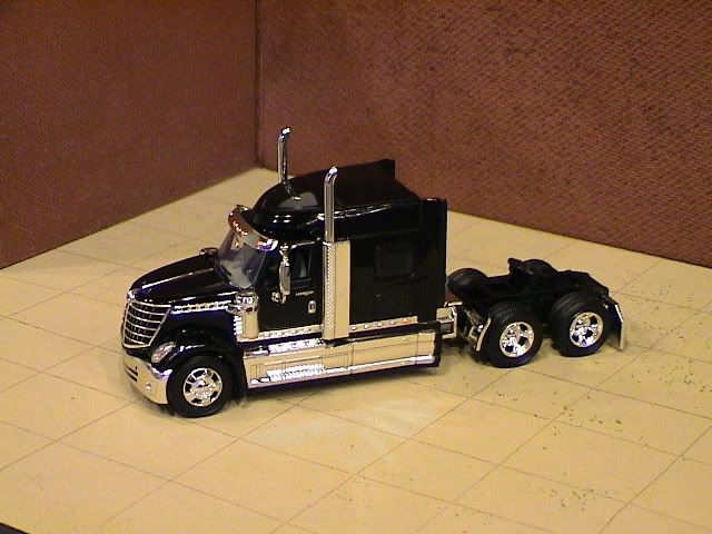 DCP IH LONESTAR SEMI TRUCK SLEEPER CAB 1/64 GLOSS BLACK  