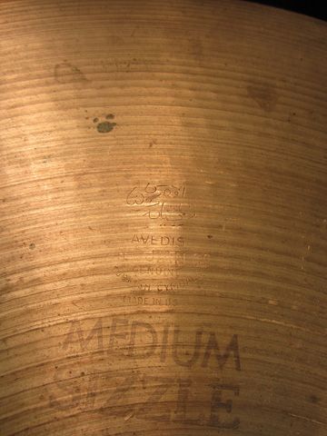   Avedis Zildjian Co Genuine Turkish Cymbal 18 Medium Sizzle  