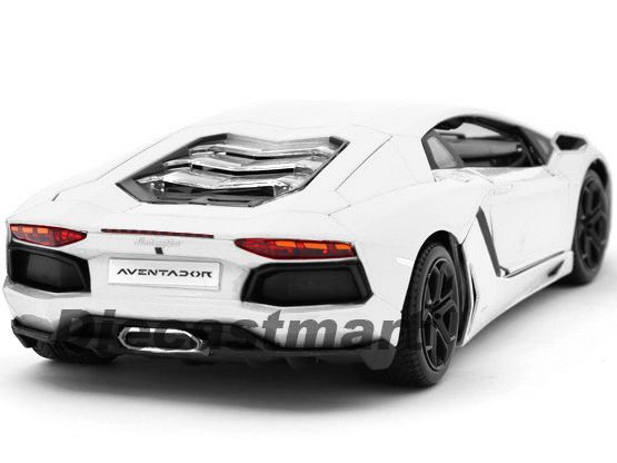 BbURAGO 118 2012 LAMBORGHINI ADVENTADOR LP700 4 WHITE  