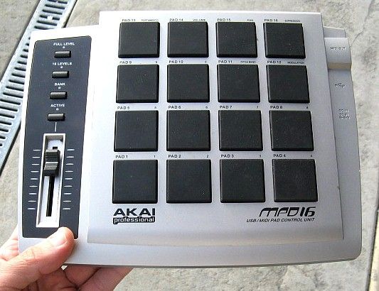 Akai Professional MPD16 USB Midi Pad Control Unit  