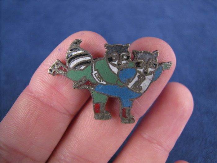 1980 Olympics Roni Raccoon Pairs Figure Skating Pin  