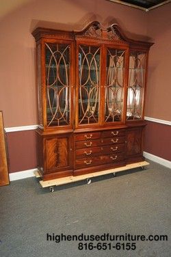 THOMASVILLE Mahogany Collection Pediment Top Lighted 78 China Cabinet 