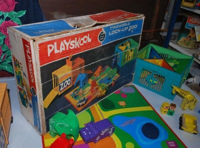 VINTAGE PLAYSKOOL LITTLE PEOPLE LOCK UP ZOO SET w/ BOX  