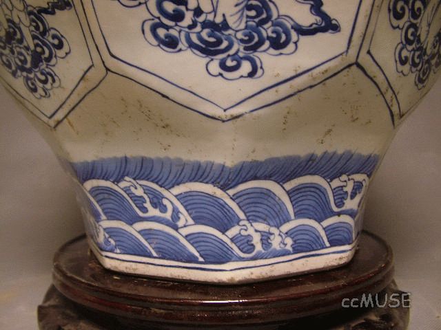 EXQUISITE BIG B&W OCTAGONAL CHINESE PORCELAIN POT 21H  