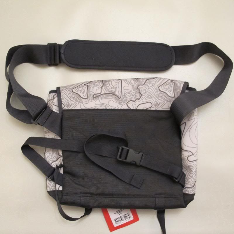 NEW North Face Base Topo Camp Messenger Bag Cream  