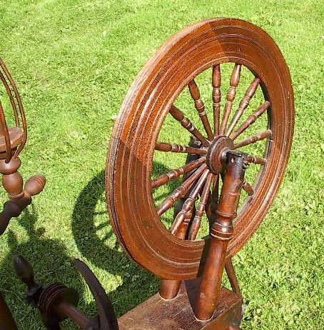 RARE ANTIQUE Spinning Wheel w/ Distaff EXCELLENT  