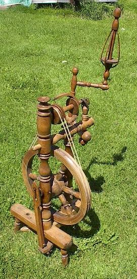 RARE ANTIQUE Spinning UPRIGHT Wheel w/ Distaff EXCELLENT  