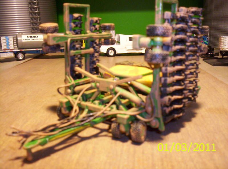 JOHN DEERE AIR SEEDER 1990 w/HOSES NEW or DUSTY 1/64  