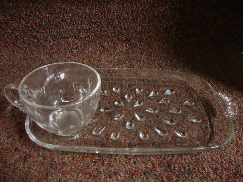 Vtg Tear Drop Design Luncheon Snack 2Pc Set Plate Cup  