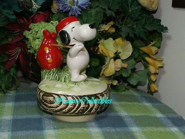 Aviva Snoopy Music Box Musical Running away from home  