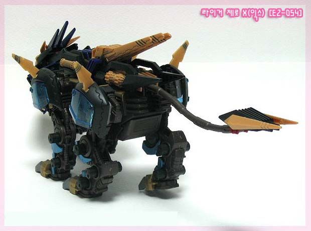 ZOIDS LIGER ZERO X EZ 054 LION TYPE 1/72 SCALE EZ 054  