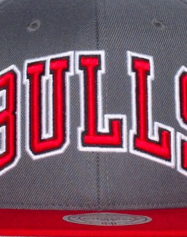 MITCHELL AND NESS CHICAGO BULLS CLASSIC NBA SNAPBACK CAP  