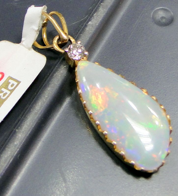 ESTATE VINTAGE DIAMOND OPAL 14 K GOLD PENDANT  