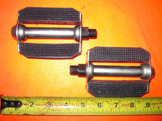 VINTAGE BABAC RUBBER PEDALS REFLECTORS NOS 3.5 X 9/16  