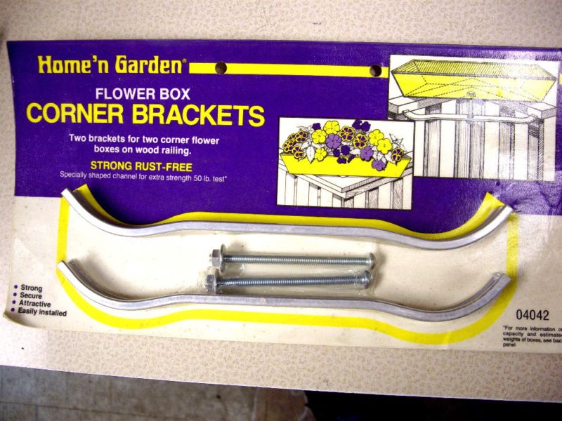 NOVELTY 04042 2 PK ALUM WINDOW BOX DECK CORNER BRACKETS  