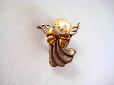 Angel Pin   Signed Ten Thousand Angels York NE  