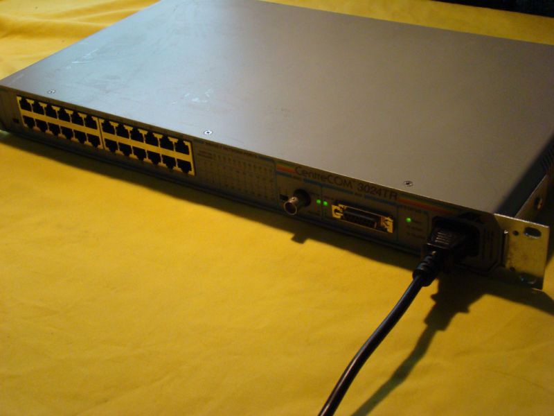 ALLIED TELESYN CENTRECOM AT 3024TR 24 PORT ETHERNET HUB  