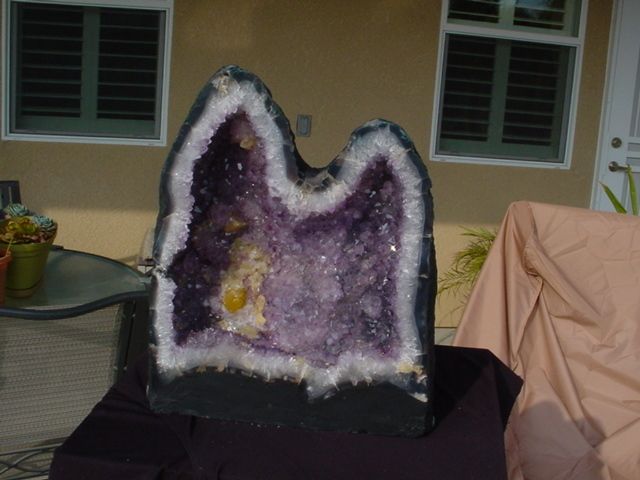 AMETHYST CATHEDRAL GEODE   BEAUTIFUL DISPLAY PIECE f669+  