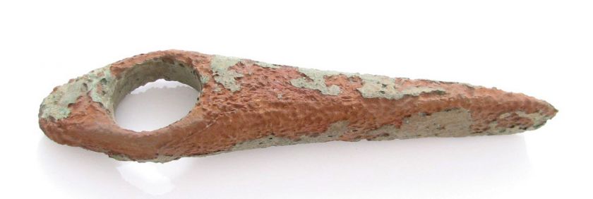 COPPER AGE . Circa 3rd millennium BC. Exceptional Copper axe with oval 