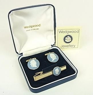   WEDGWOOD TIE CLASPS CLIP & CUFFLINKS SET MADE IN ENGLAND  