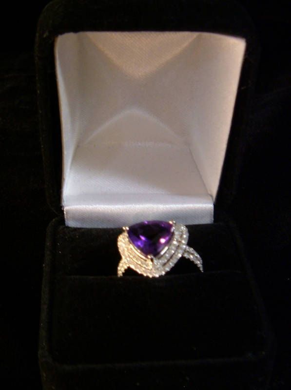 Ladies 14 KT Trillion Cut Amethyst & Diamond Ring sz 7  