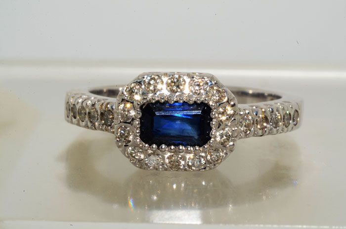 2000 .85CT EMERALD CUT SAPPHIRE & DIAMOND RING SIZE 6.75  