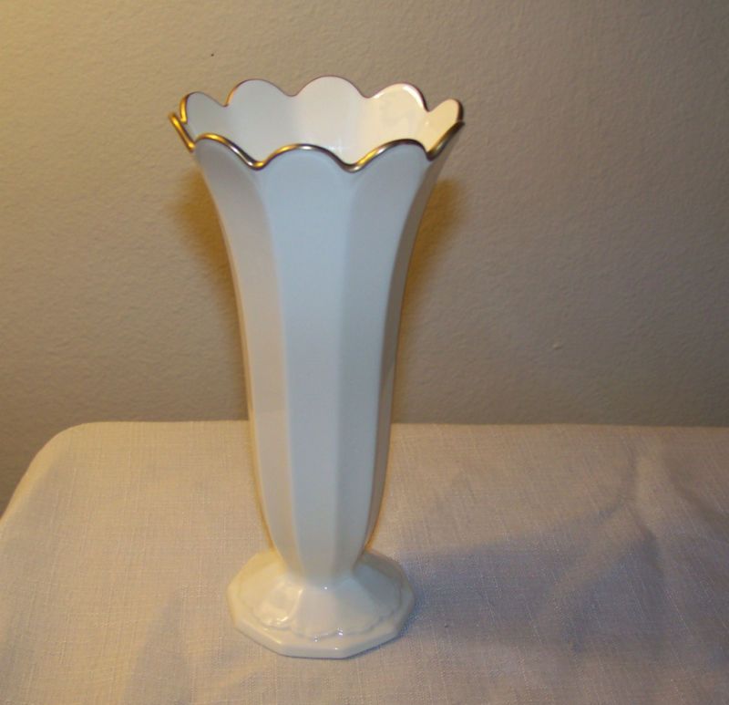 MIKASA IVORY BONE CHINA VASE 24KT TRIM  