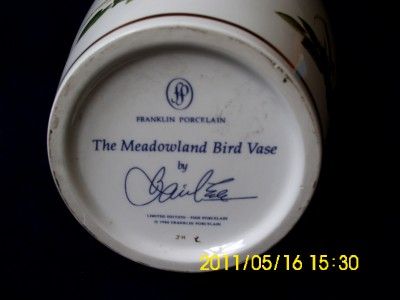 LARGE FRANKLIN MINT   THE MEADOWLAND BIRD VASE 1980  
