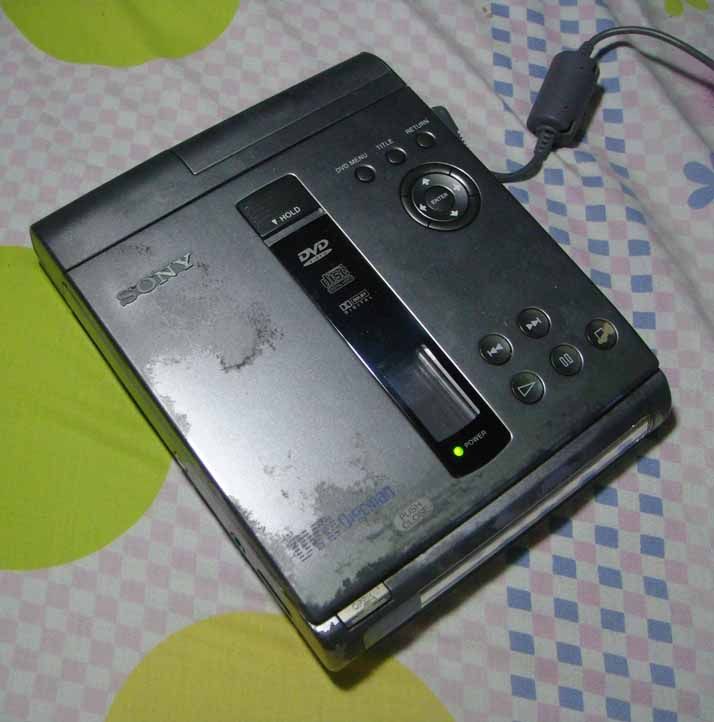 SONY DISCMAN WALKMAN PORTABLE DVD VCD CD PLAYER PBD V30 RARE JAPAN 